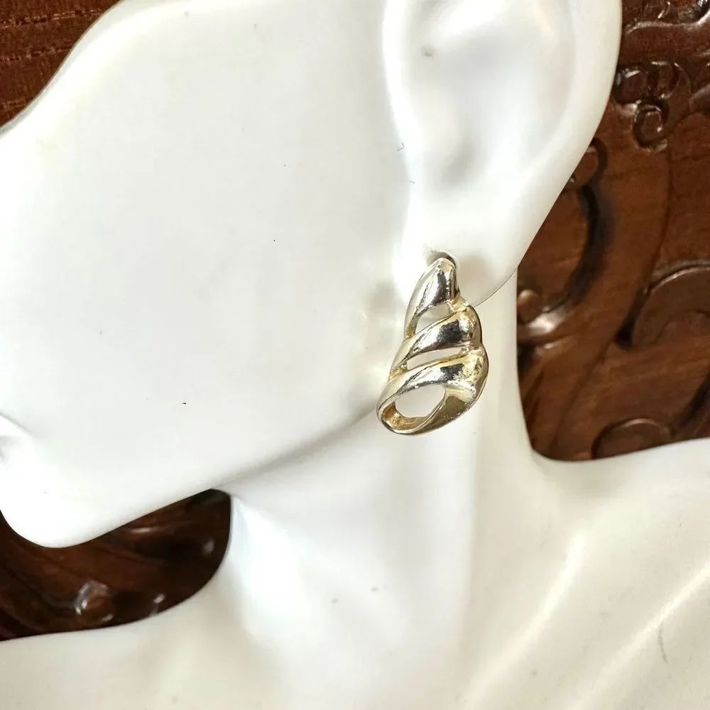 Silver tone post earrings - Picture 5 of 7